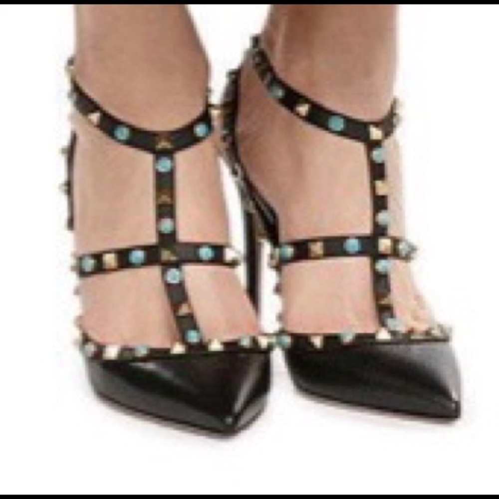 🆕 VALENTINO GARVANI African Rockstud Pump heel - Picture 2 of 8